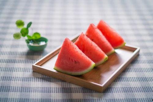 瓜是这么吃的英语,Unveiling the Art of Gu Consumption: A Guide to Eating Melons Like a Pro